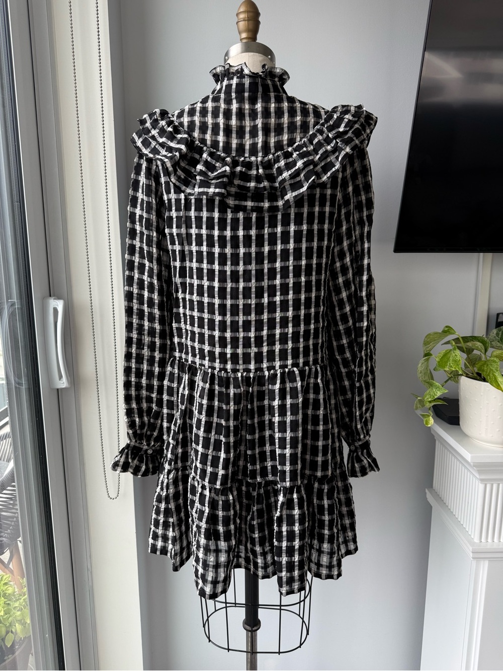 H&M Ruffle Tiered Long Sleeve Dress - Picture 2 of 5